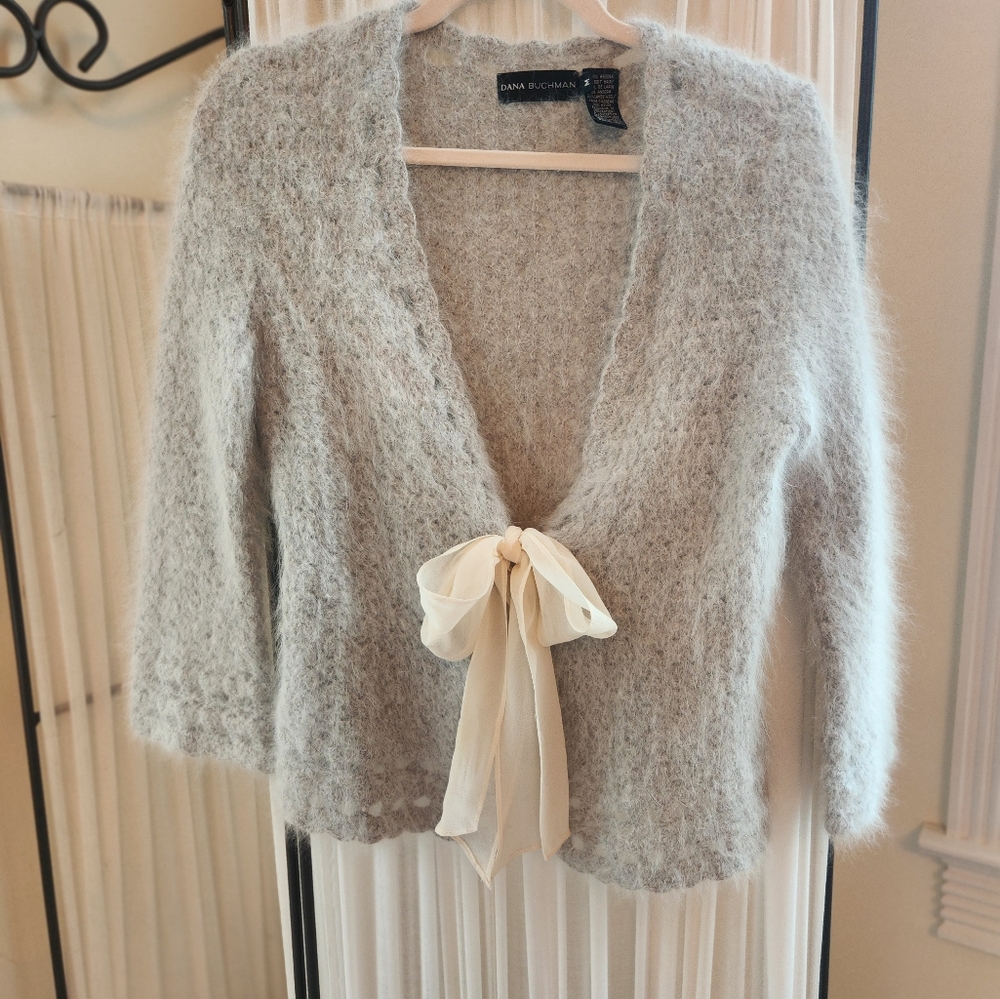 Adorable dana buchanan sweater